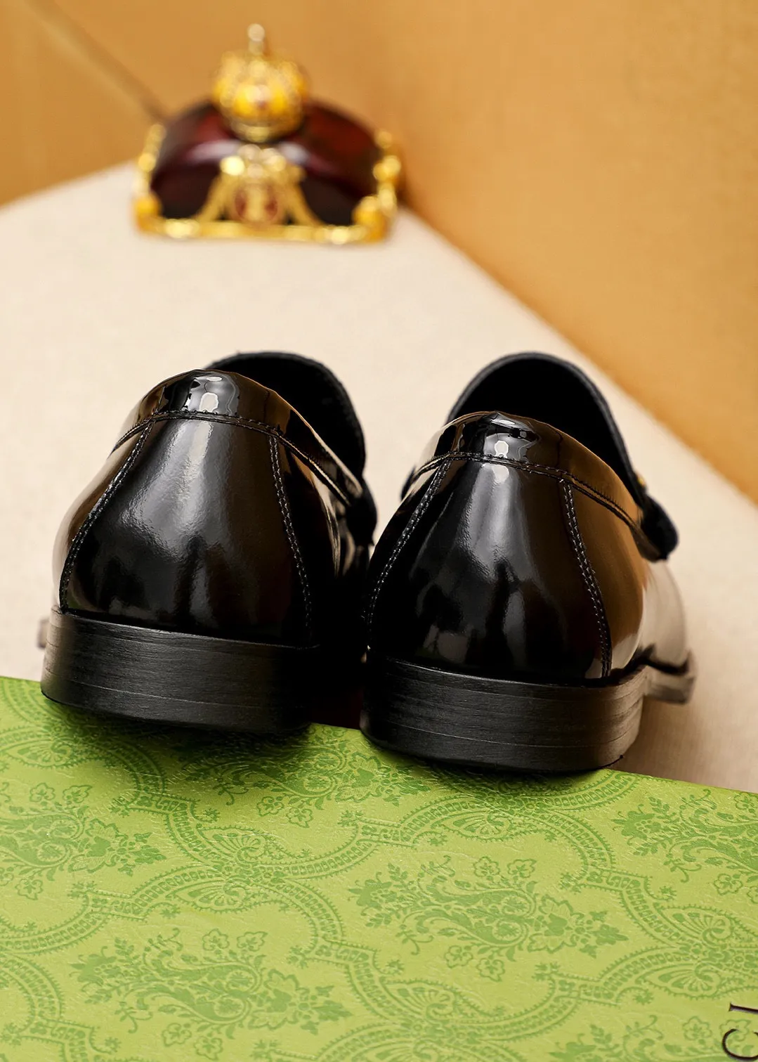 Men's shoes 💰460 💐 Product trademark: GUCCI "Gucci" casual leather shoes Regular size: 38-44 (45🉑️customized) Product materials: Selected imported first-layer open-edge beaded cowhide leather upper + luxury hardware buckle, imported water-dyed cowhide leather lining. Strong three-dimensional visual effect, original combination outsole Color: 4⃣️colors available